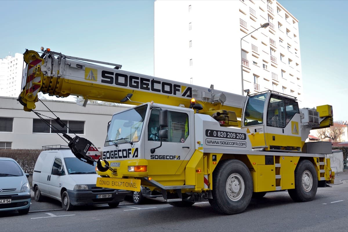 CR-04 lattice boom crane